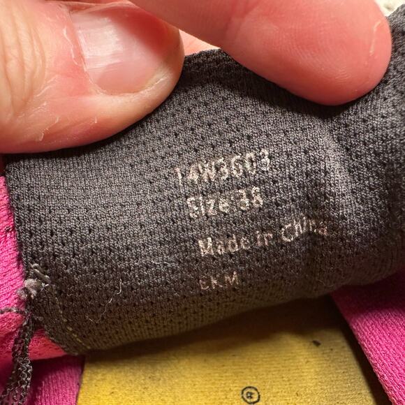 Vibram: Five Toe Shoes - Picture 5 of 8